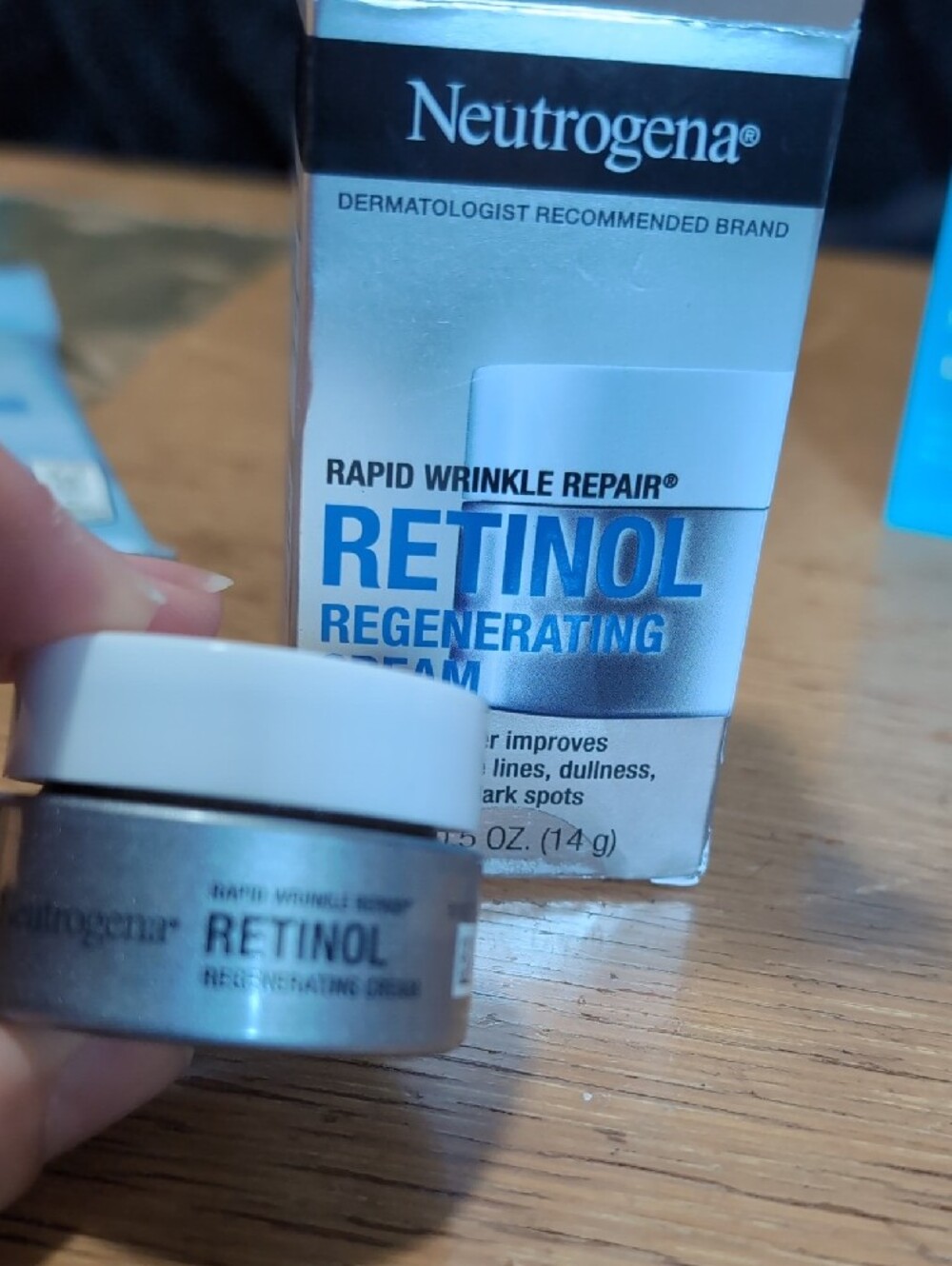 Neutrogena Eye Cream & Skincare Set - Picture 4 of 9